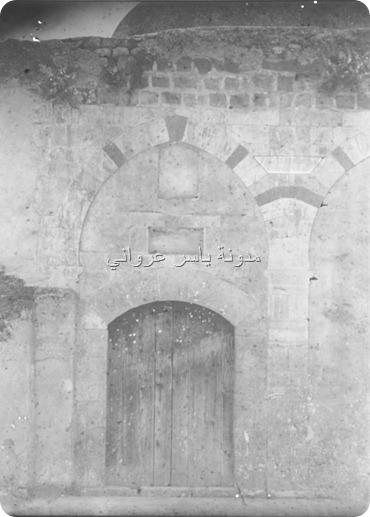 أحد الواجهات الخارجية لجامع أبي الفداء