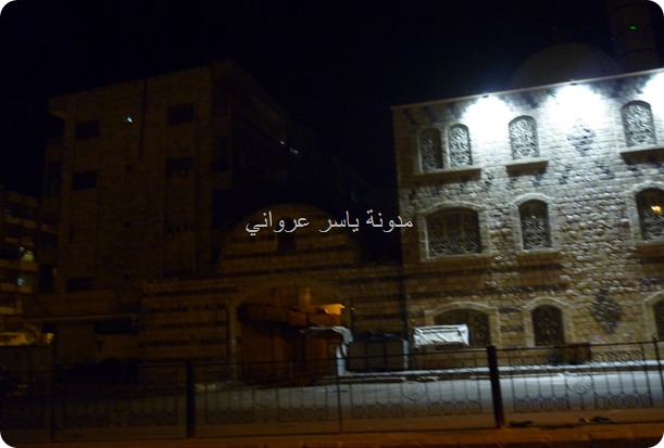 صورة ليلية لمدخل خان برهان